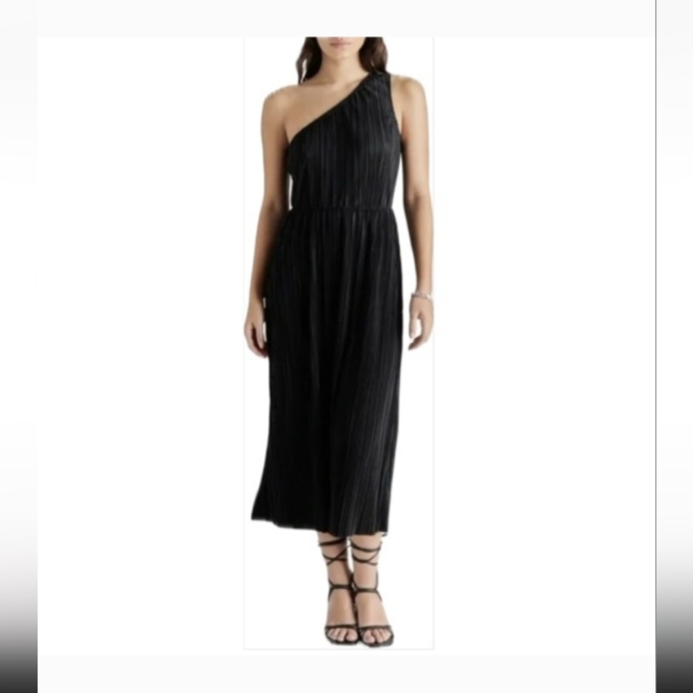 Steve Madden Black One-Shoulder Pleated Maxi Dress